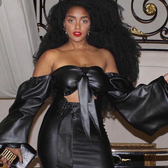 TLZ L’FEMME Black Matte Vinyl Off The Shoulder Top - Picture 3 of 8